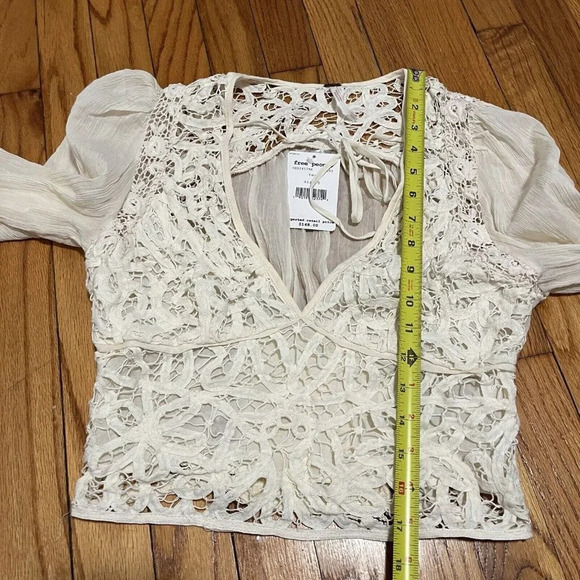 Free People NWT Boho Sorelle Lace Top in Cream Tea Size Small - Picture 10 of 10